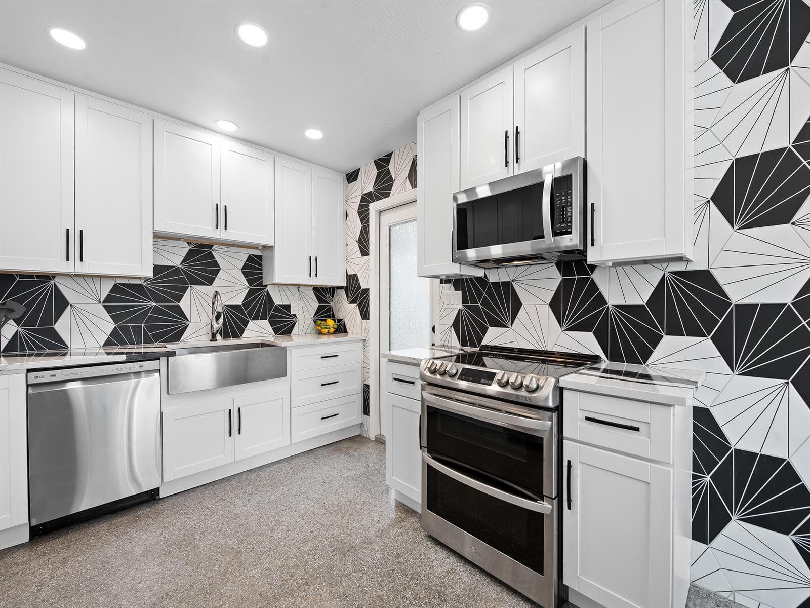 657 NW 30th Court, Wilton Manors, FL 33311 photo 4