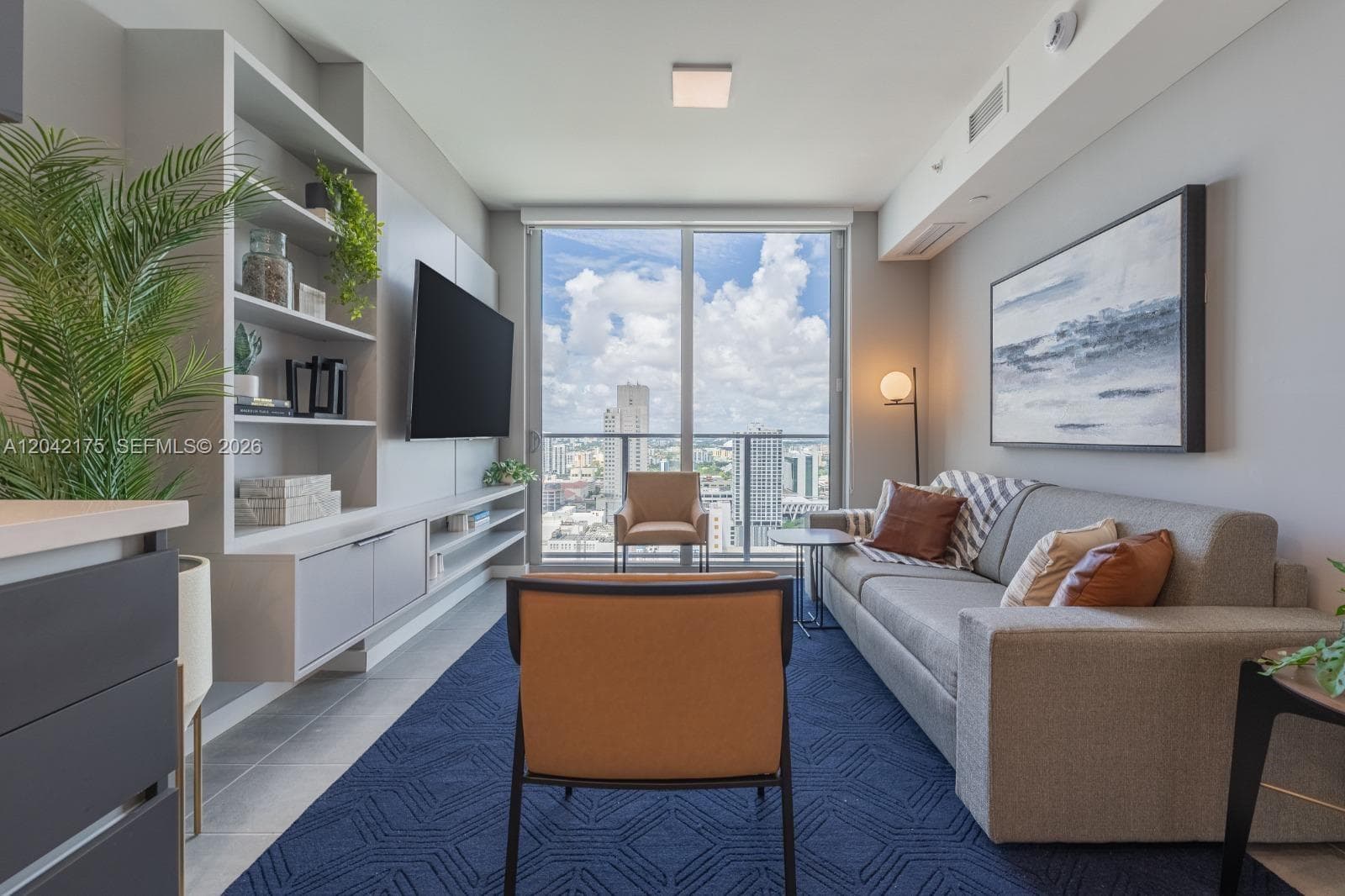 227 NE 2nd St # 3104, Miami, FL 33132 photo 2