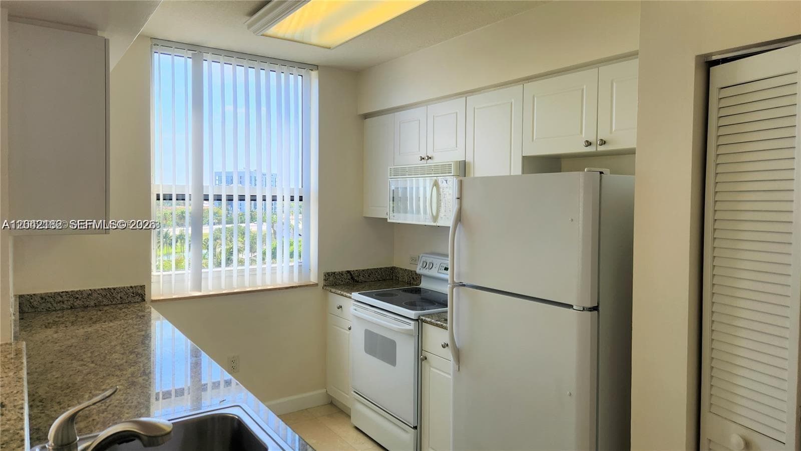 19501 W Country Club Dr # 704, Aventura, FL 33180 photo 2