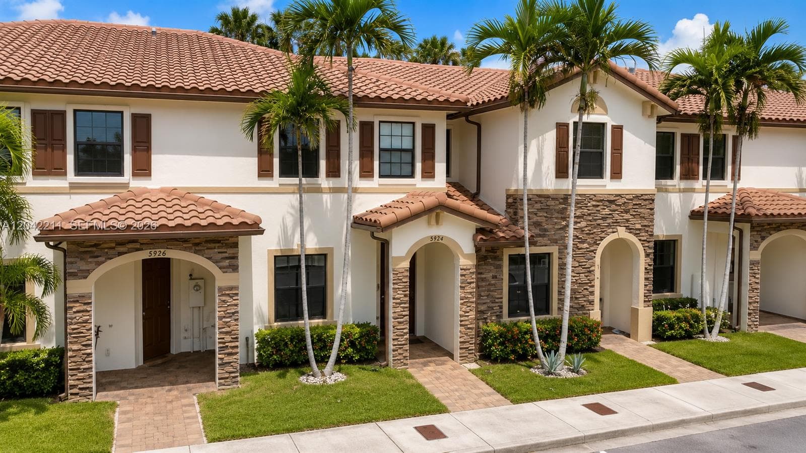8954 W 35th Way, Hialeah, FL 33018 photo 2