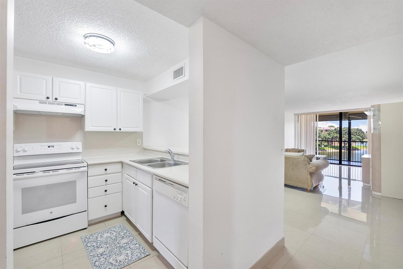 5828 Coral Lake Drive, Margate, FL 33063 photo 2