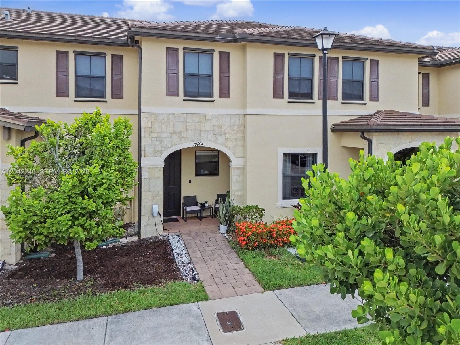 10604 W 33rd Ln, Hialeah, FL 33018 photo 2