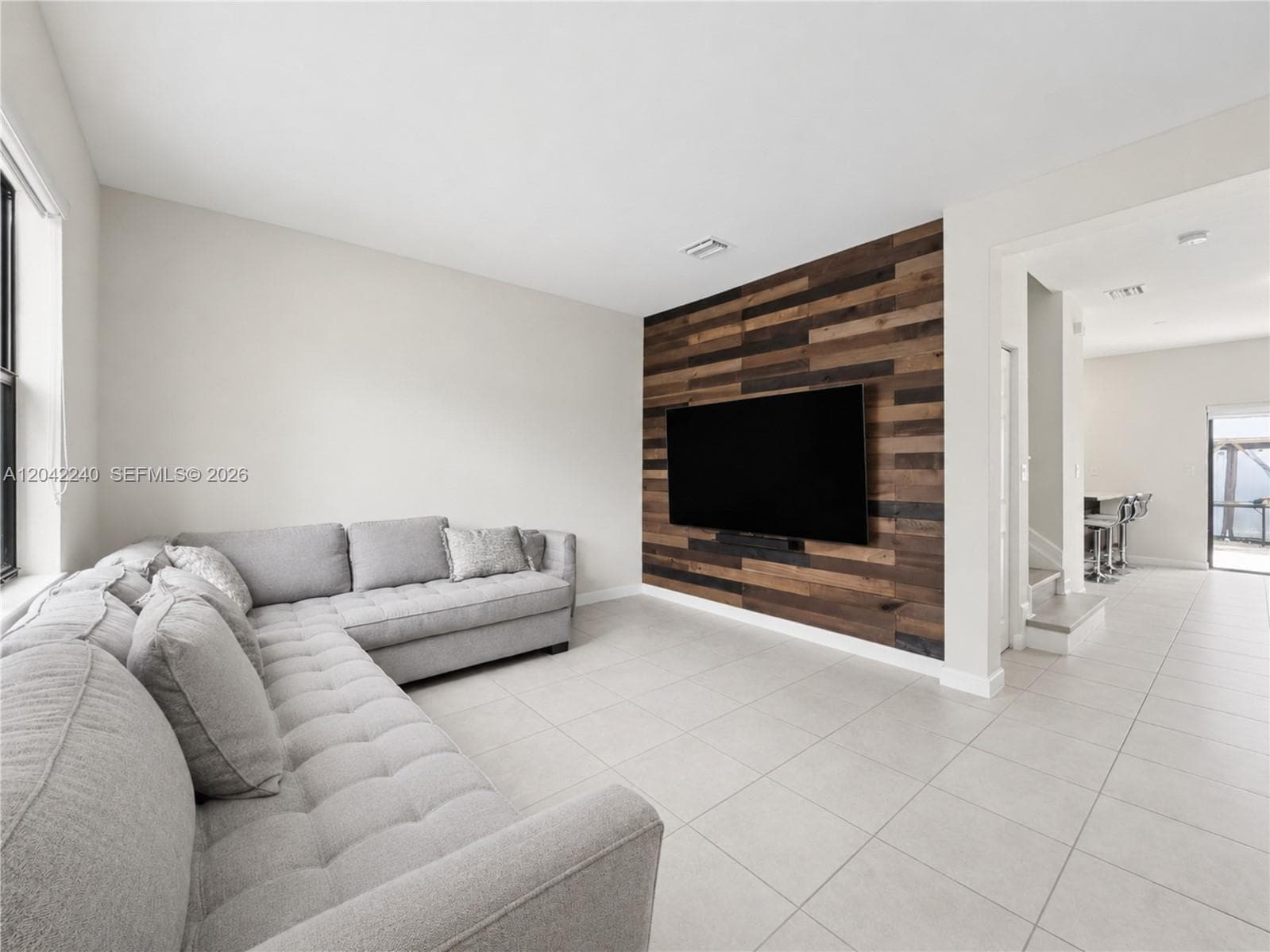 10604 W 33rd Ln, Hialeah, FL 33018 photo 4