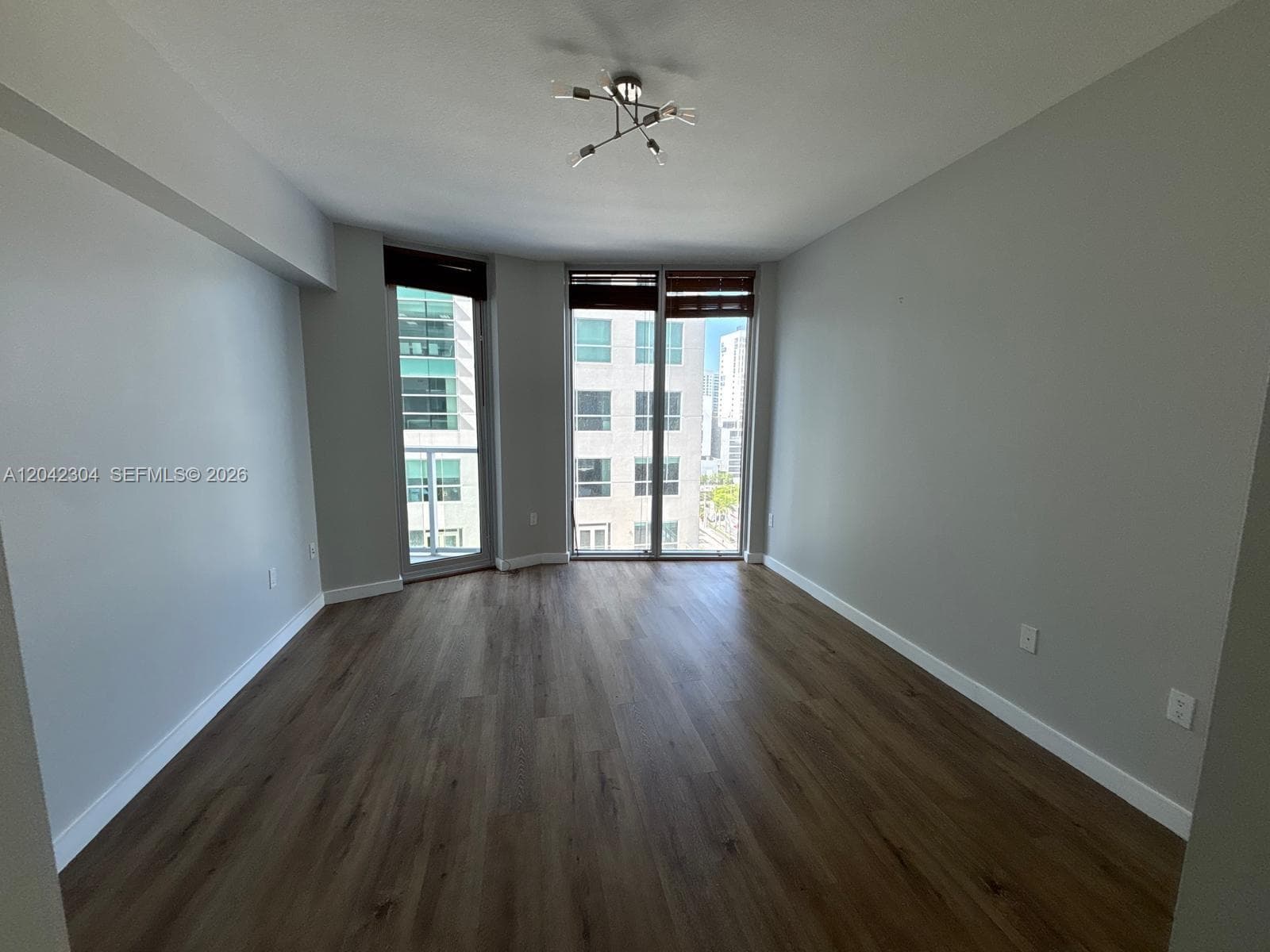 185 SW 7th St # 1410, Miami, FL 33130 photo 2