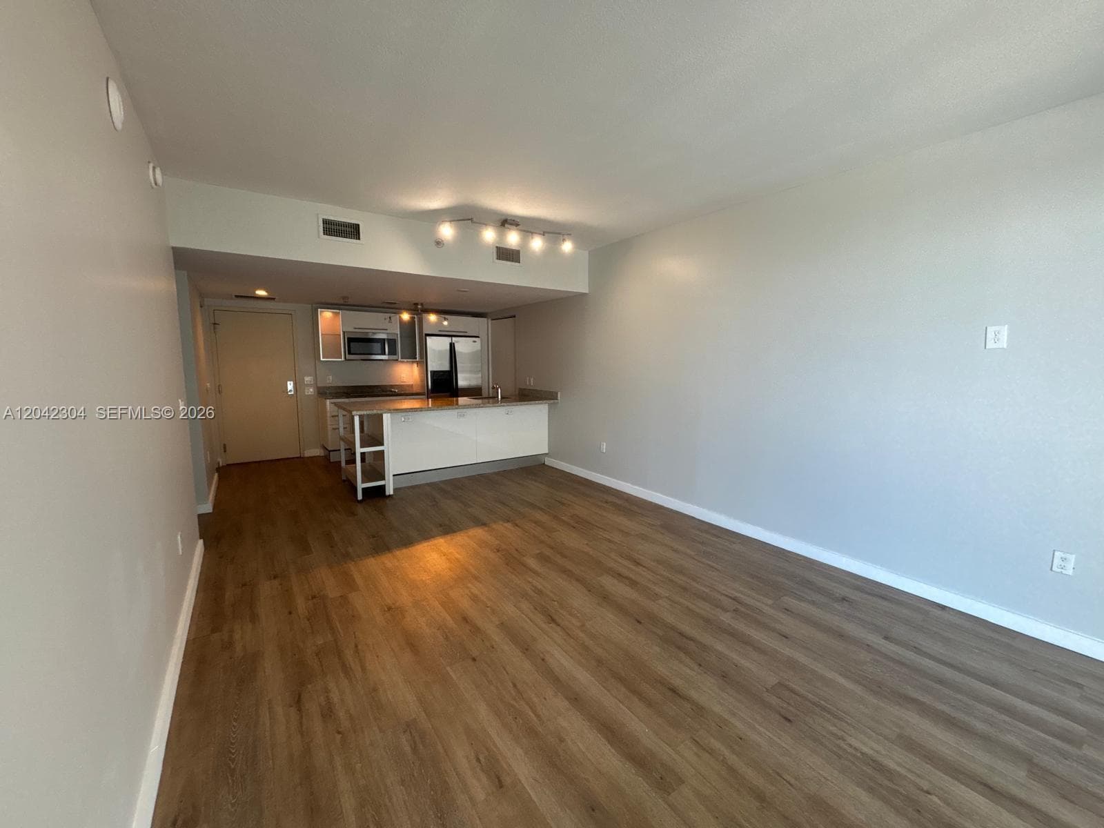 185 SW 7th St # 1410, Miami, FL 33130 photo 3