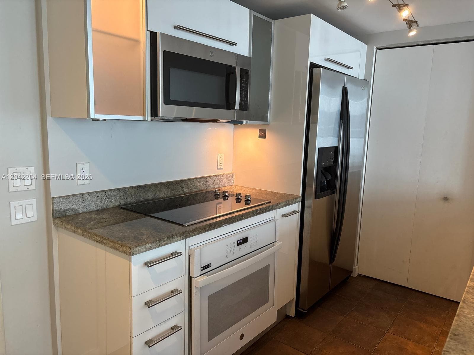 185 SW 7th St # 1410, Miami, FL 33130 photo 4