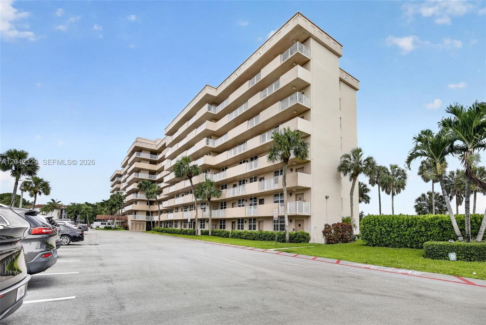 250 Jacaranda Dr # 411, Plantation, FL 33324 photo 2
