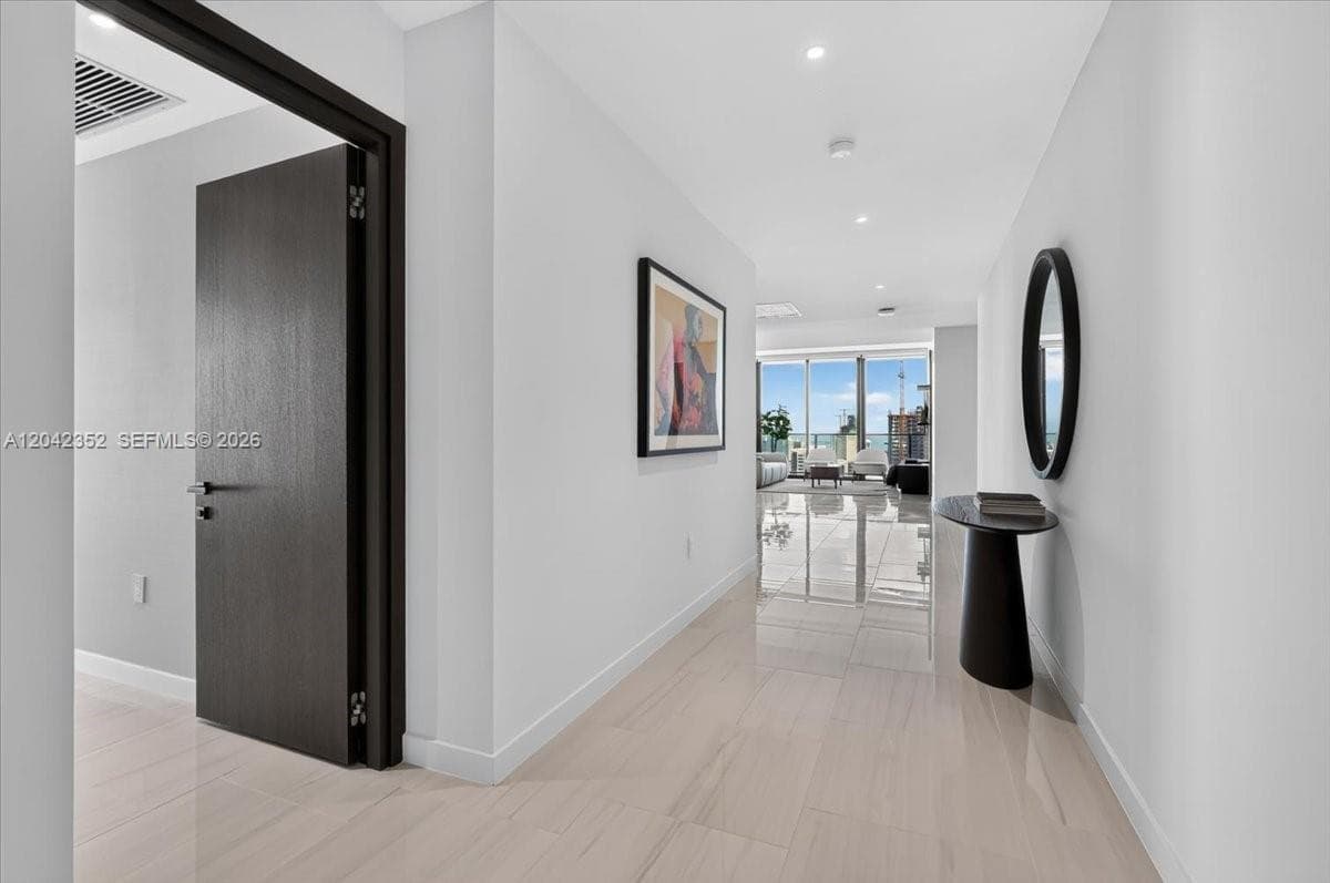 20 NE 11th St # 6003, Miami, FL 33132 photo 3