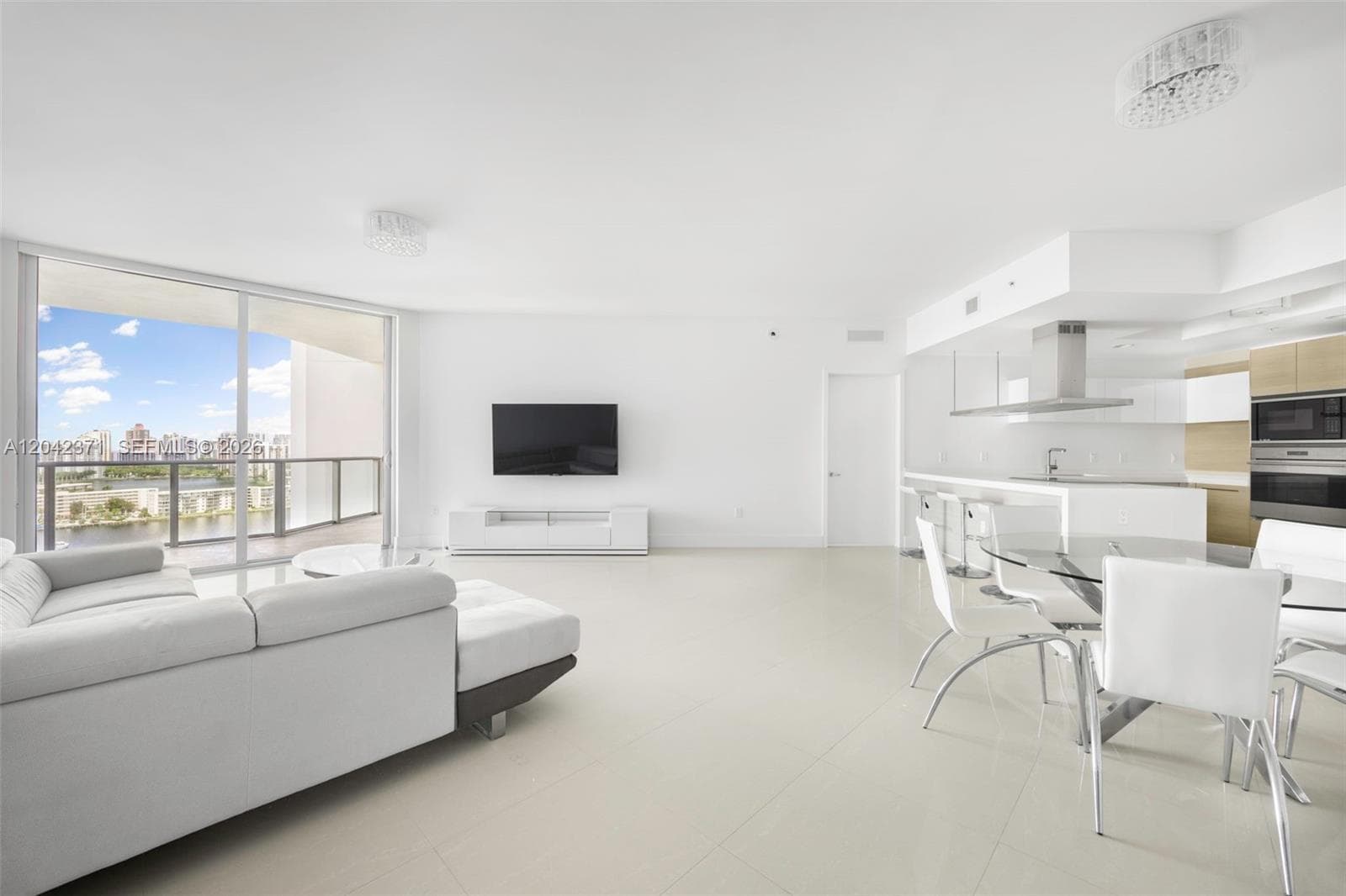 17301 Biscayne Blvd # 1704, North Miami Beach, FL 33160 photo 4