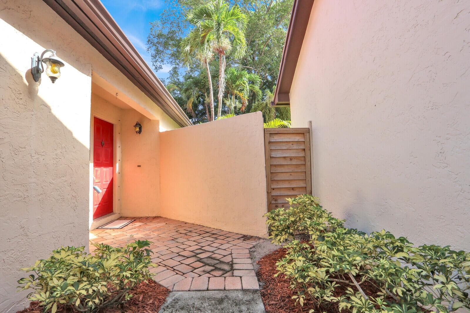 13 Ironwood Way N, Palm Beach Gardens, FL 33418 photo 4