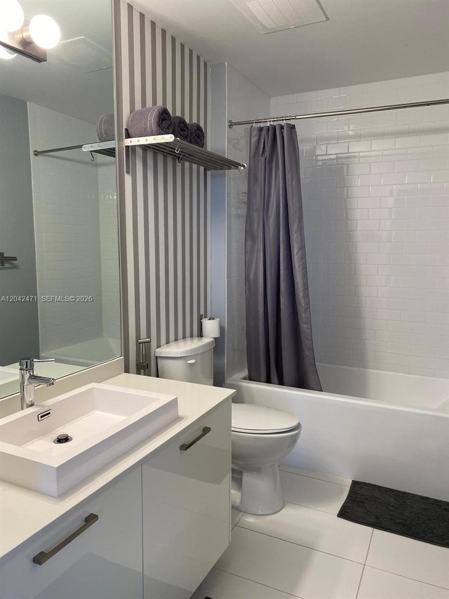 151 SE 1st St # 2401, Miami, FL 33131 photo 4