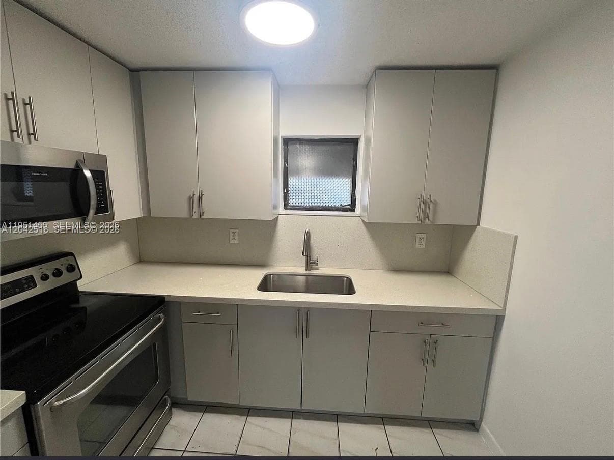 1717 NW 16th St, Miami, FL 33125 photo 3
