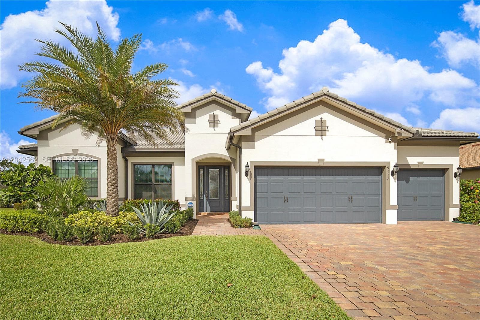 9117 Balsamo Dr, Palm Beach Gardens, FL 33412 photo 2