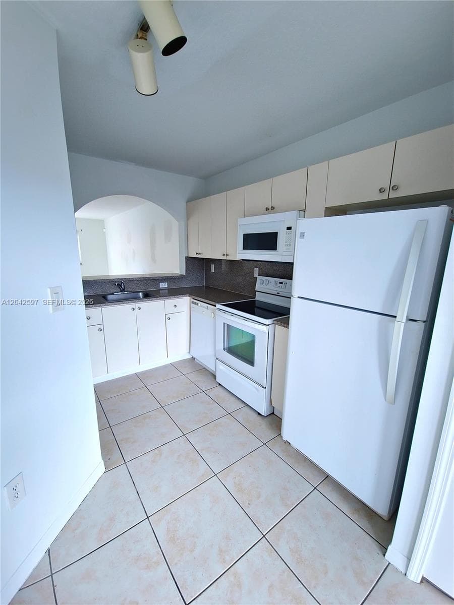 940 NE 33rd Ter # 102, Homestead, FL 33033 photo 5