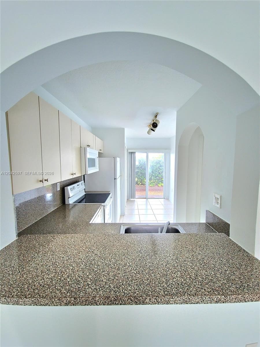 940 NE 33rd Ter # 102, Homestead, FL 33033 photo 4