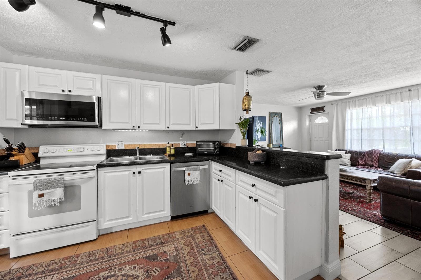 1427 NE 30th Street, Pompano Beach, FL 33064 photo 4