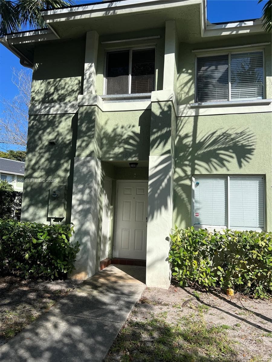 183 Hidden Ct Rd # F-33, Hollywood, FL 33023 photo 2