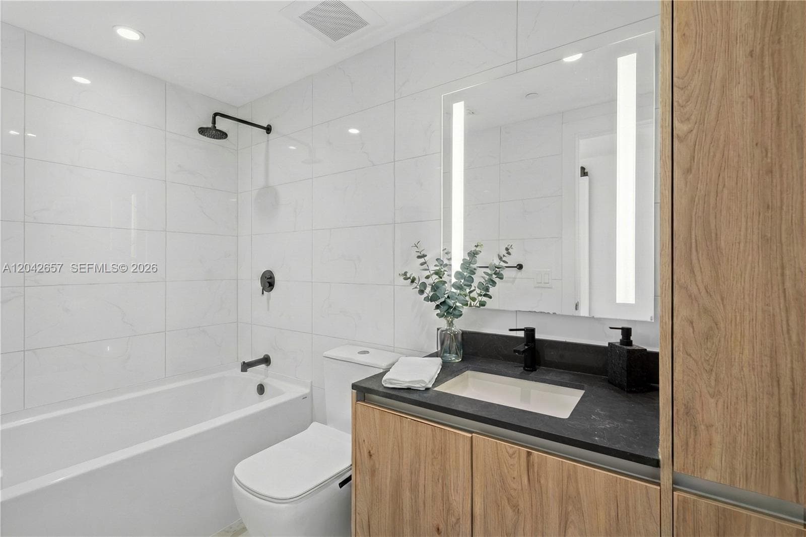 650 NE 2nd Ave # 3412, Miami, FL 33132 photo 4