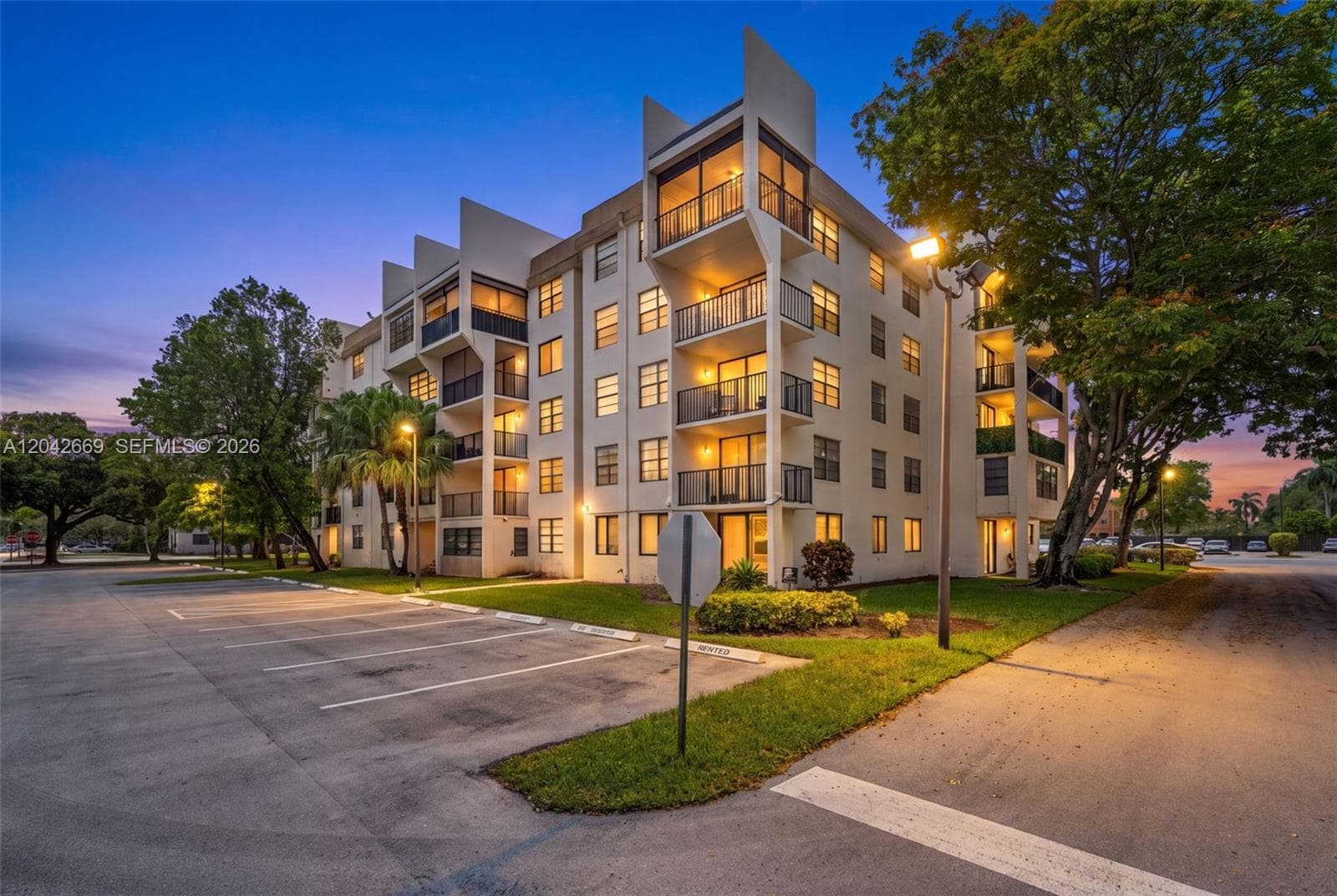 6190 Woodlands Blvd # 316, Tamarac, FL 33319