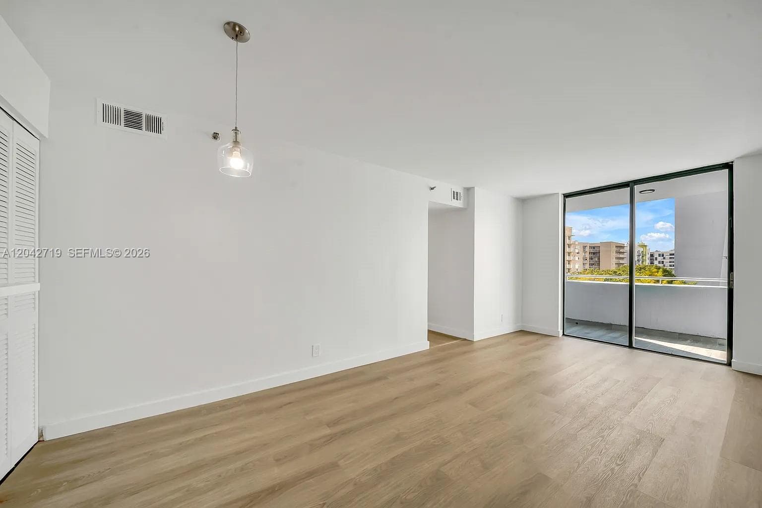 501 SW 1st St # 502, Miami, FL 33130 photo 2