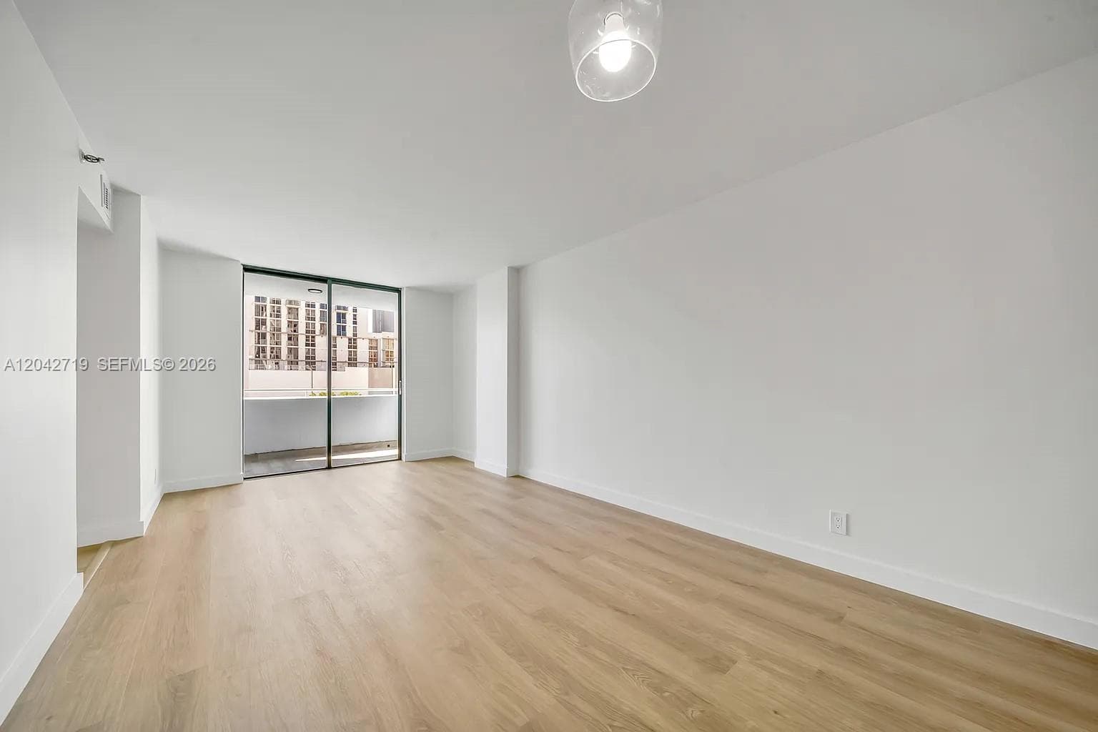 501 SW 1st St # 502, Miami, FL 33130 photo 3