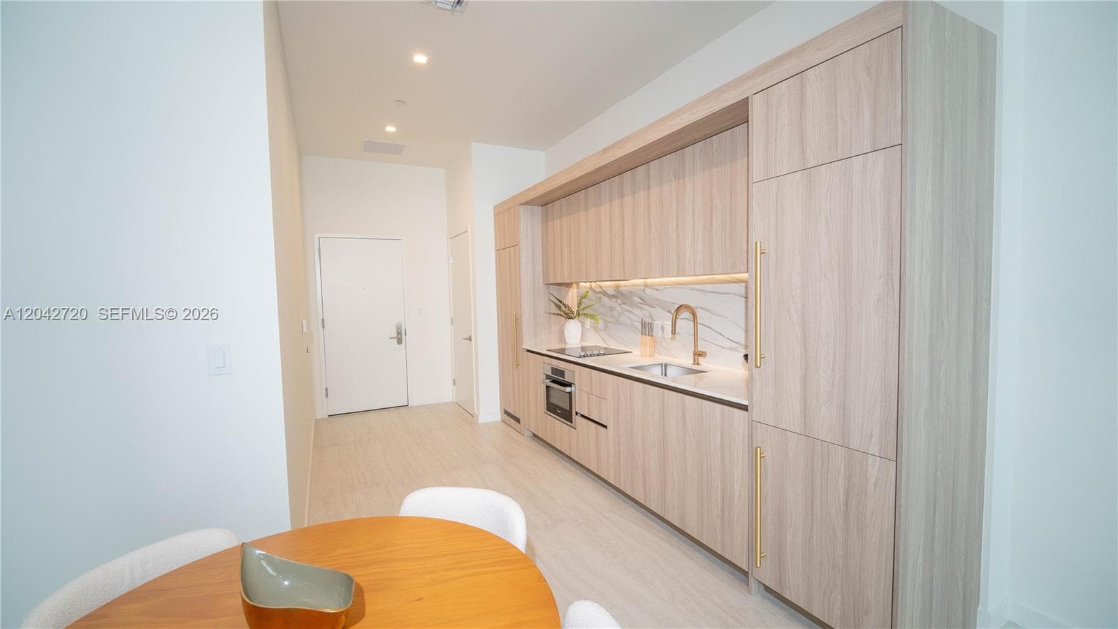 77 SE 5th St # 311, Miami, FL 33131 photo 2