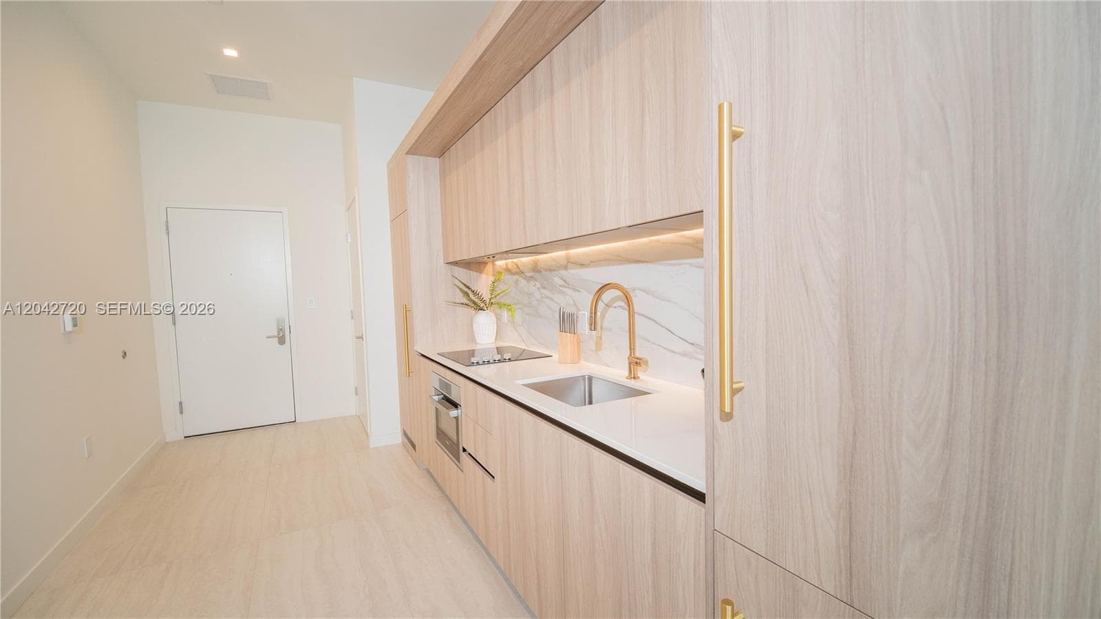 77 SE 5th St # 311, Miami, FL 33131 photo 3