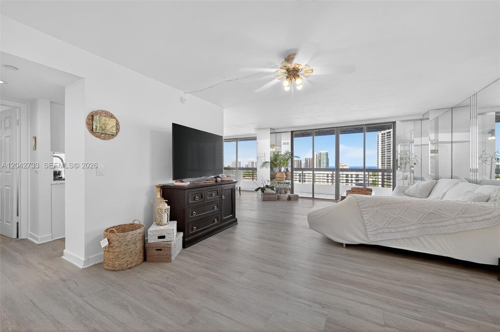 3500 Mystic Pointe Dr # 1804, Aventura, FL 33180 photo 4