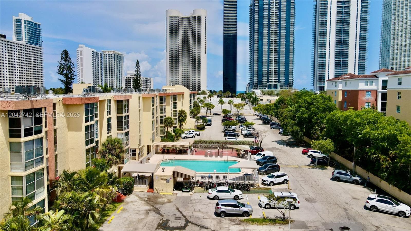 200 172nd St # 114, Sunny Isles Beach, FL 33160 photo 2