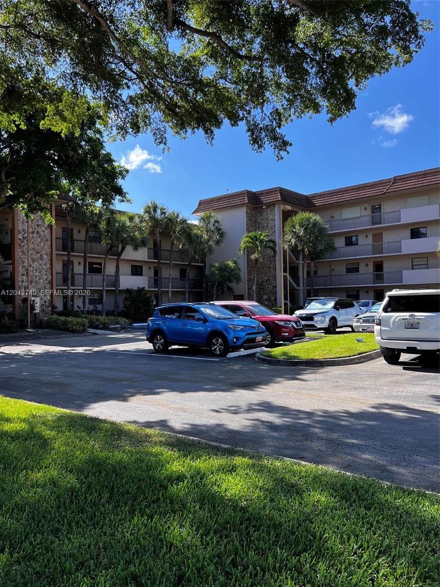 4975 E Sabal Palm Blvd # 304, Tamarac, FL 33319