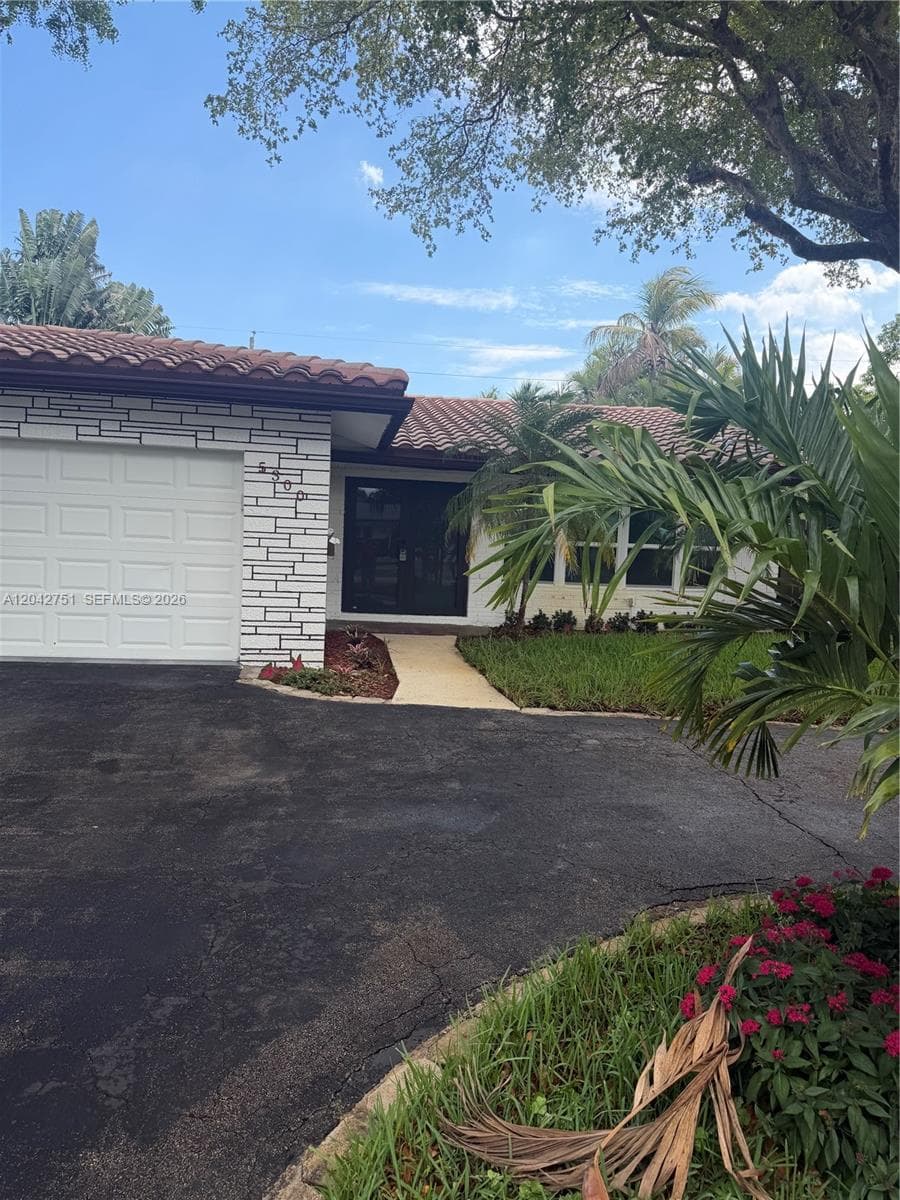 5300 Adams St, Hollywood, FL 33021 photo 2