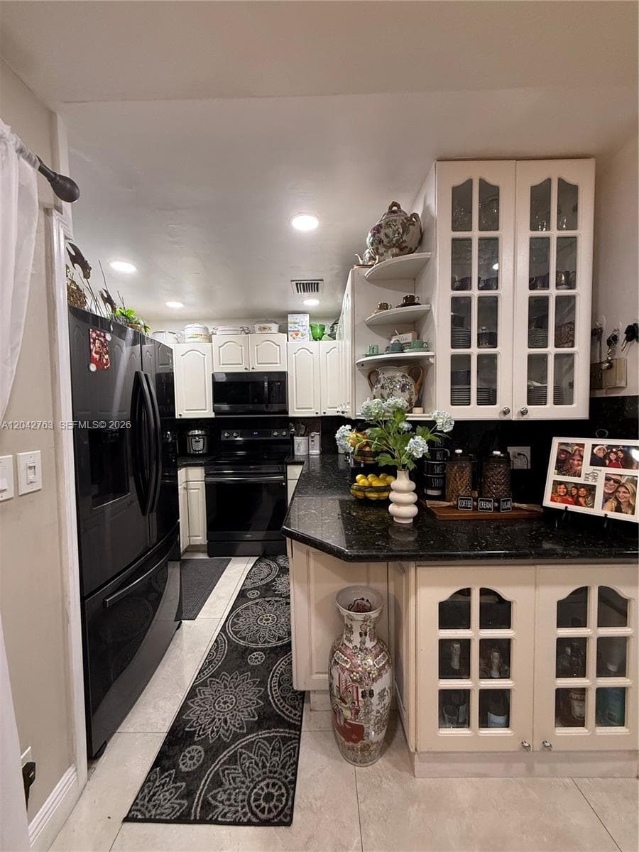 4100 Crystal Lake Dr # 111, Deerfield Beach, FL 33064 photo 2
