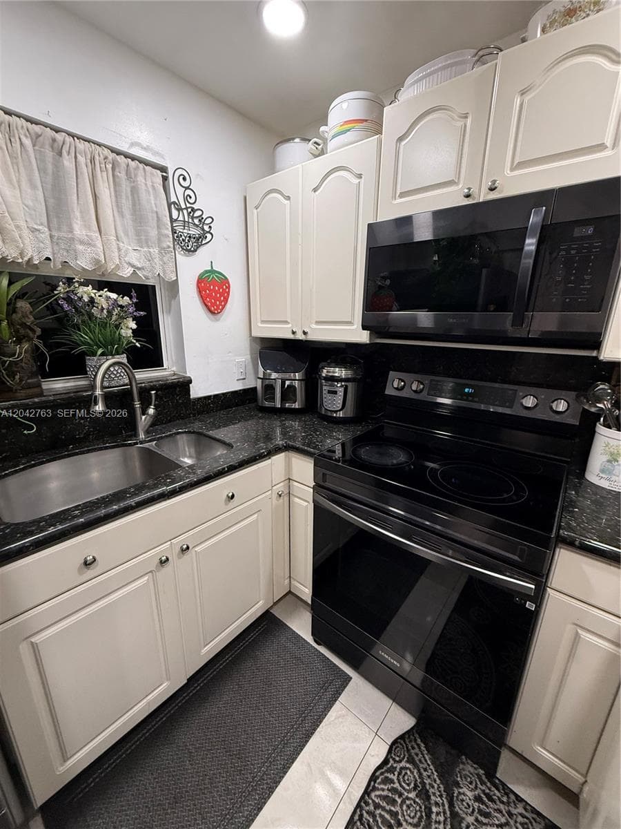 4100 Crystal Lake Dr # 111, Deerfield Beach, FL 33064 photo 3