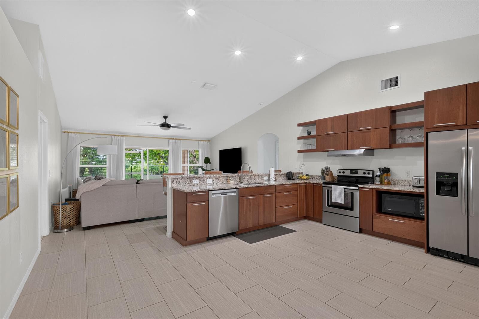 516 SE Crosspoint Drive, Port St. Lucie, FL 34983 photo 4