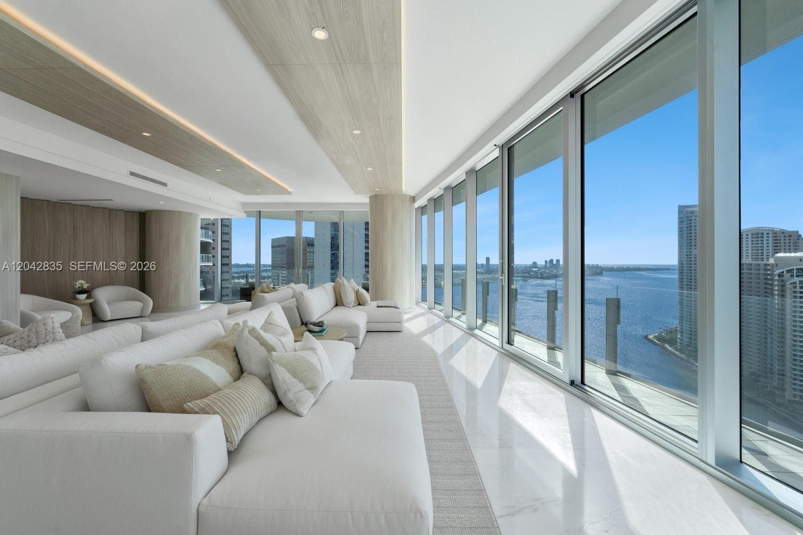 300 Biscayne Boulevard Way # 2701, Miami, FL 33131 photo 3