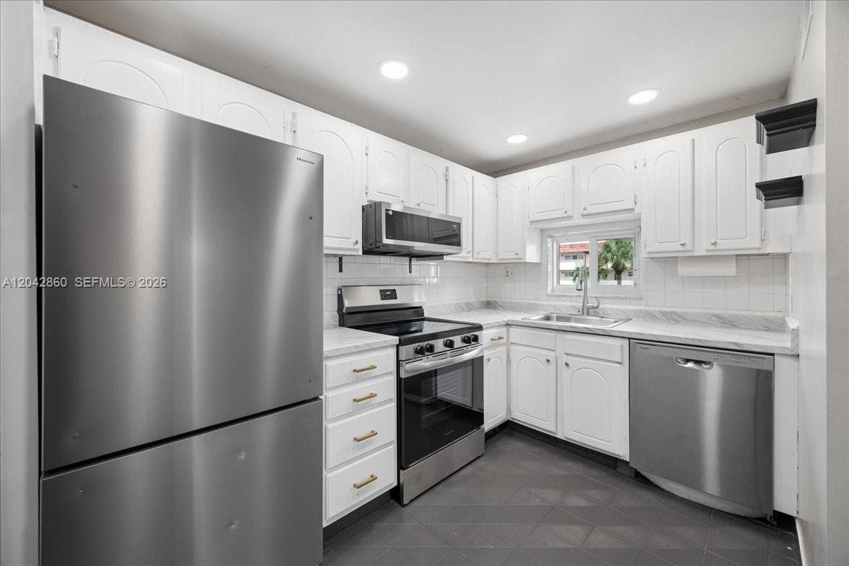 800 S Hollybrook Dr # 205, Pembroke Pines, FL 33025 photo 3