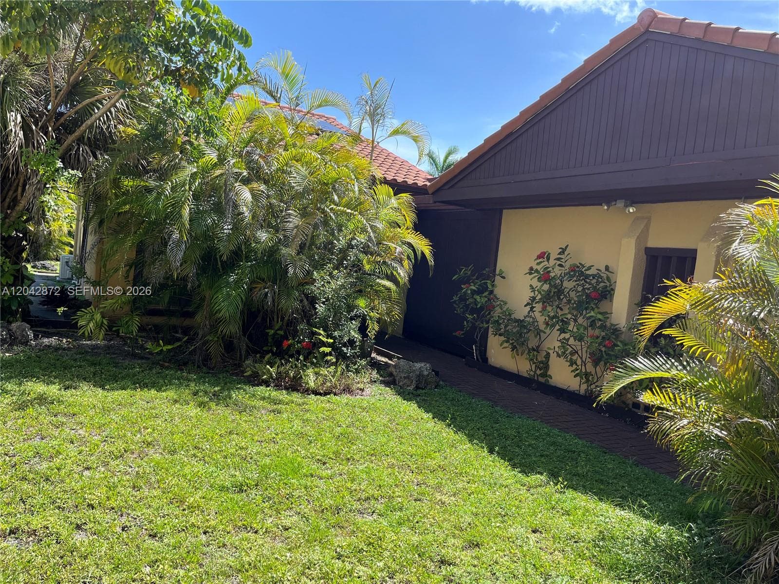 1020 NE 202nd Ter, Miami, FL 33179 photo 3