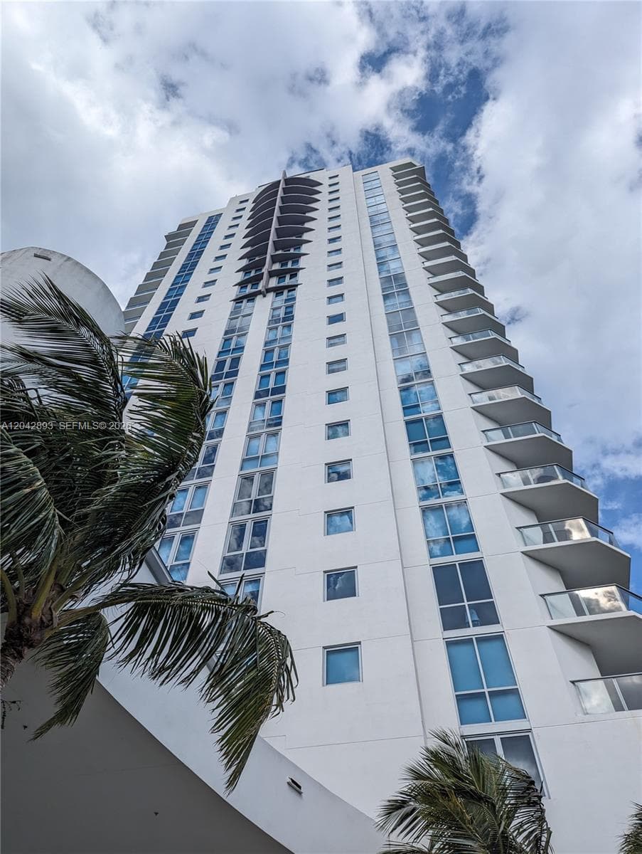 17111 E Biscayne Blvd # 1011, North Miami Beach, FL 33160 photo 4