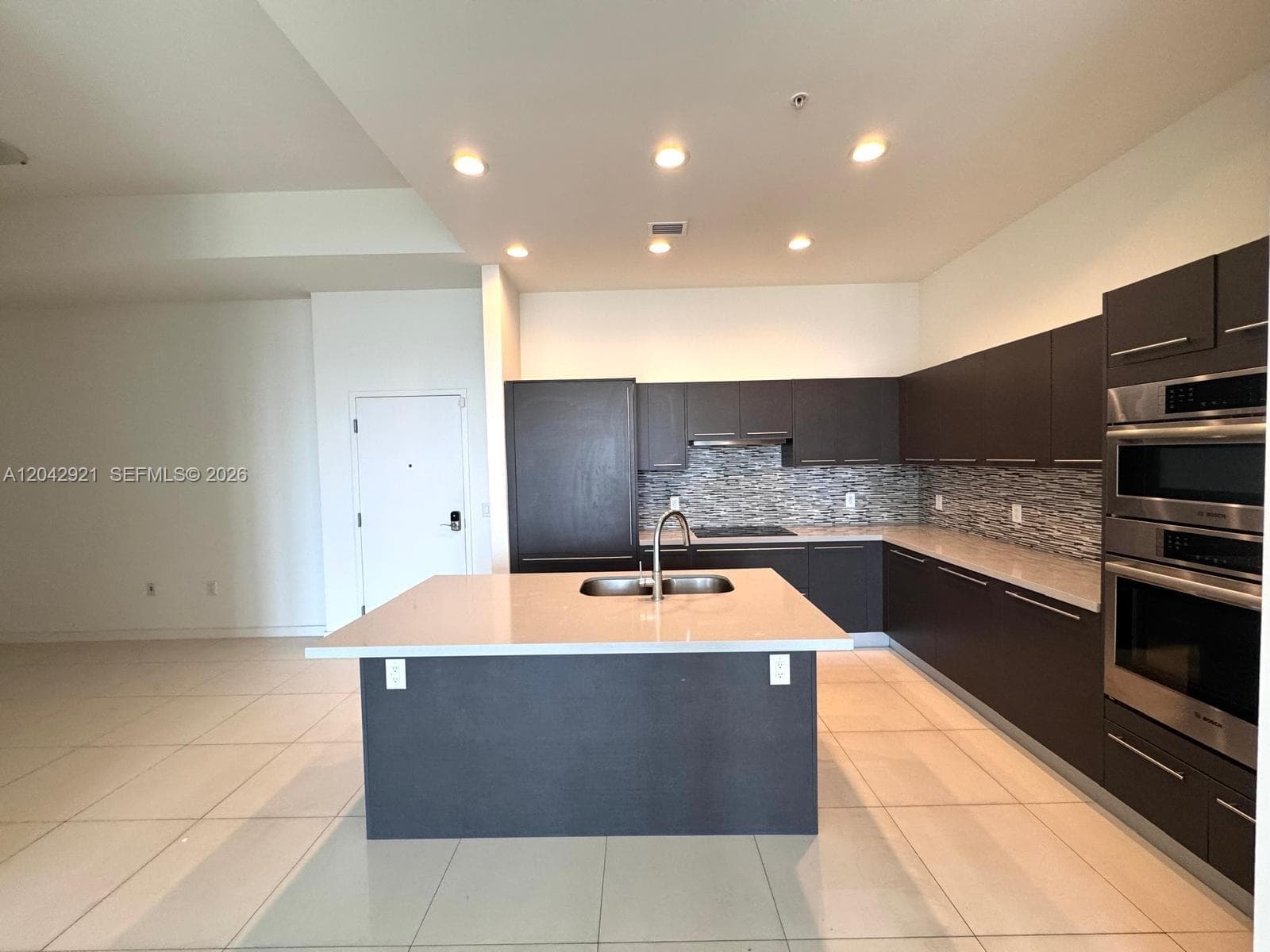 7825 NW 107th Ave # 706, Doral, FL 33178 photo 5