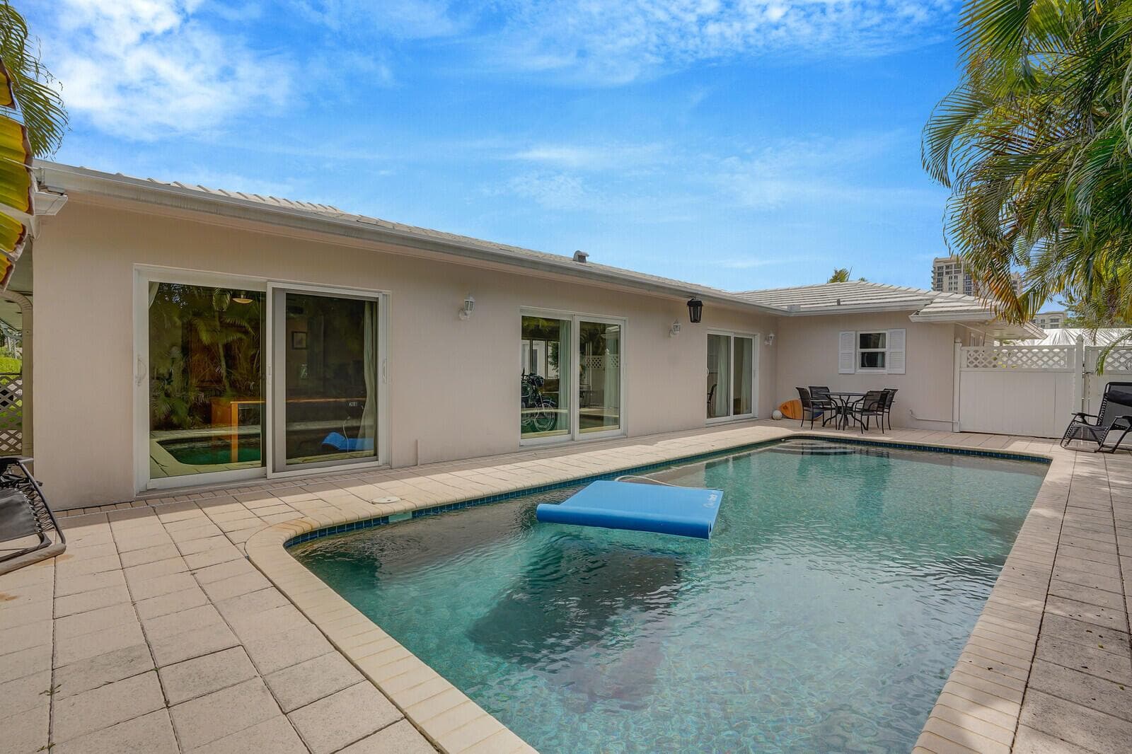 1211 Bimini Lane, Riviera Beach, FL 33404 photo 2