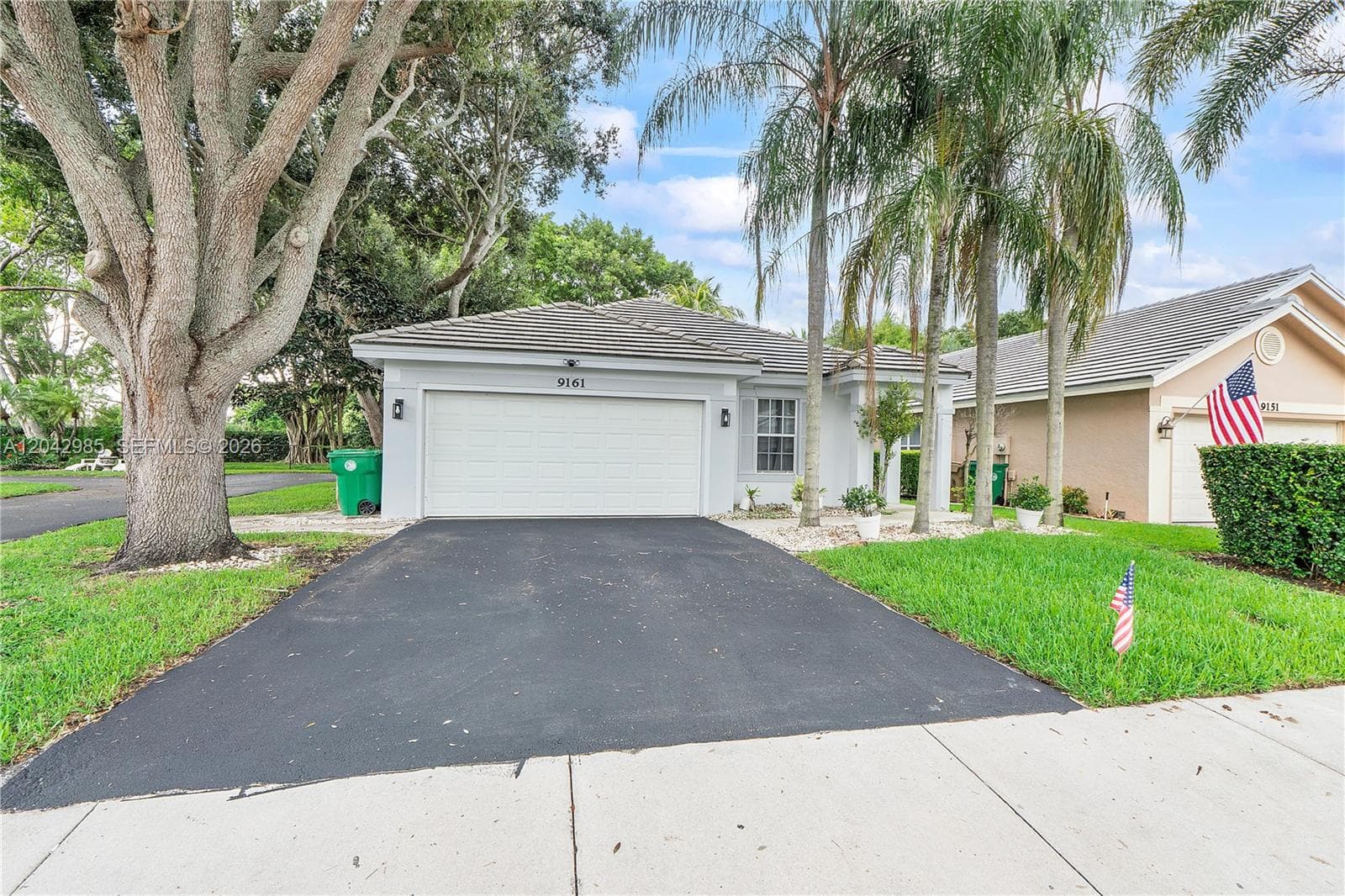 9161 N Lake Park Cir N, Davie, FL 33328