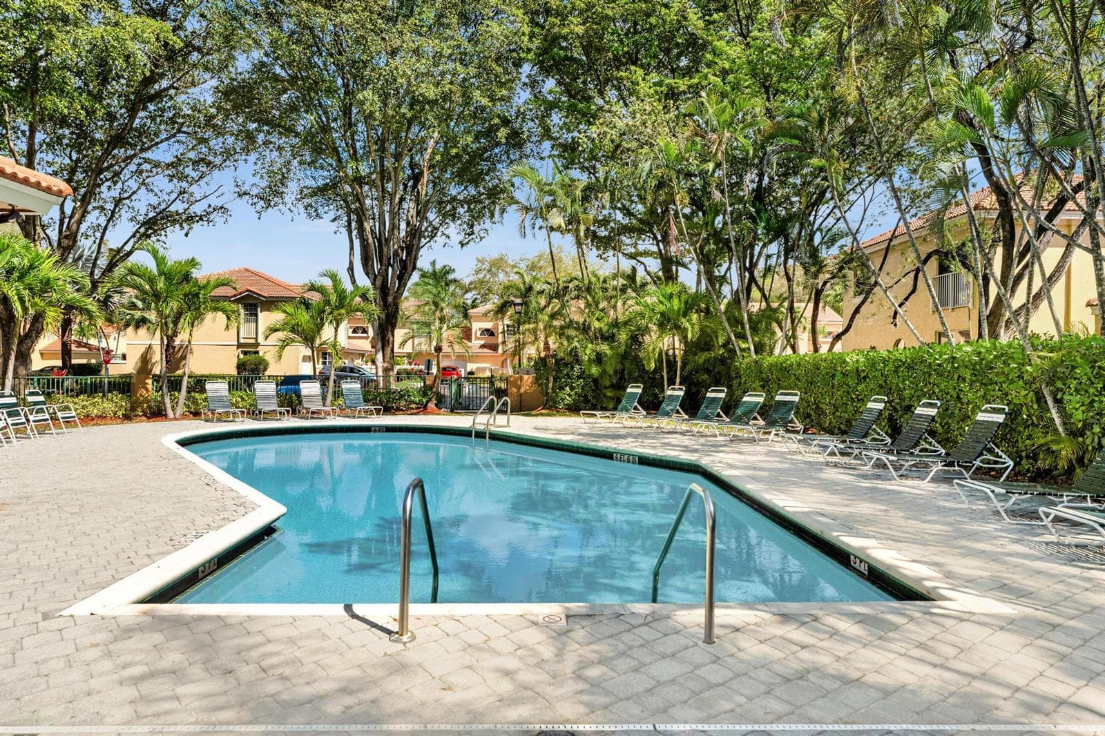 11251 Lakeview Drive # 21-f, Coral Springs, FL 33071 photo 3