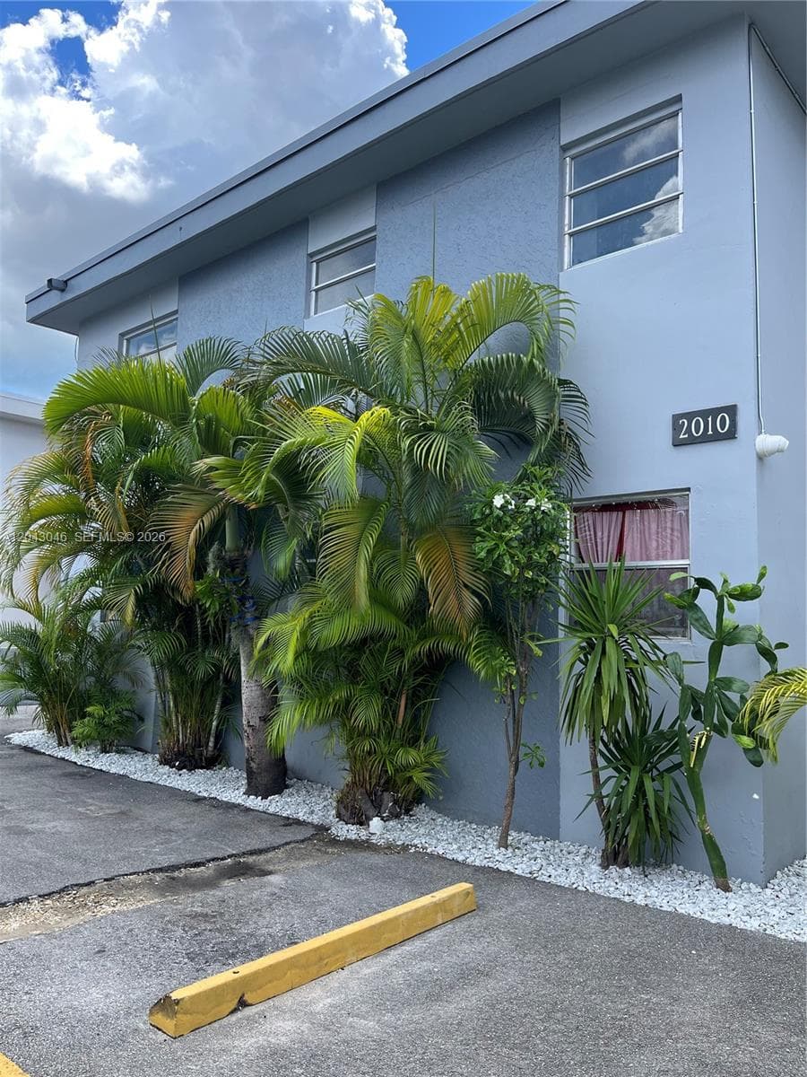 2010 SW 6th St # 4, Miami, FL 33135