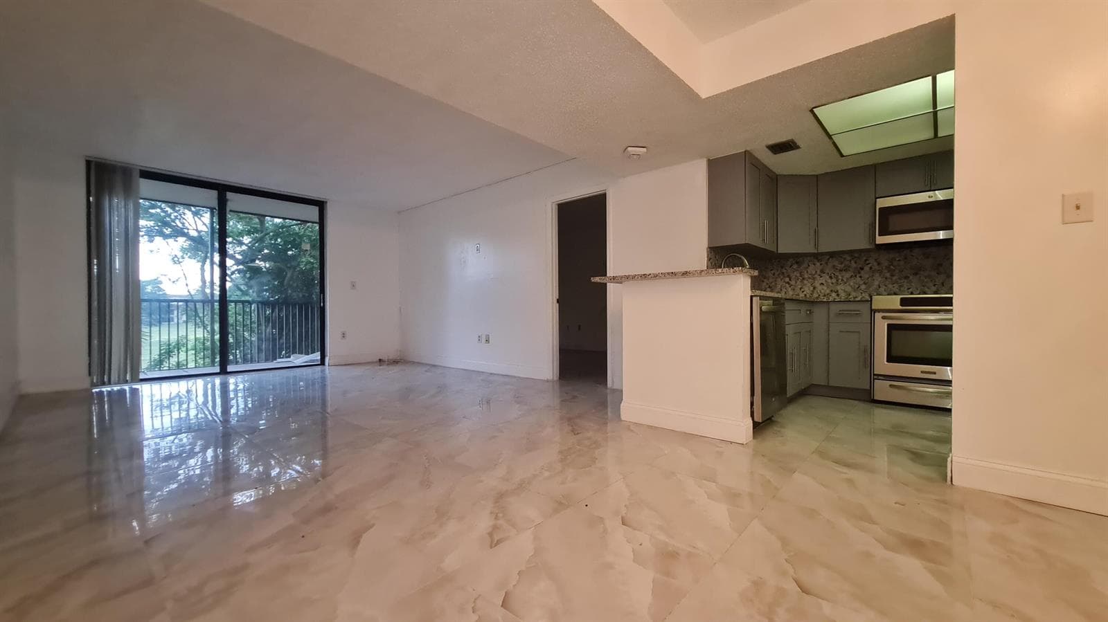 5570 NW 44th Street # 210, Lauderhill, FL 33319