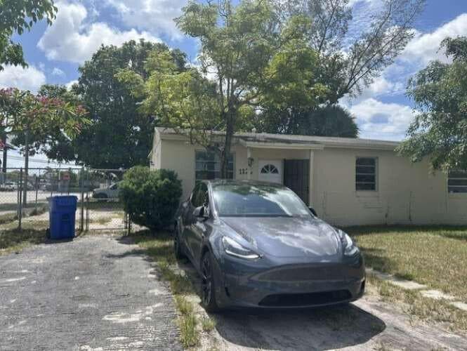 1226 NW 23rd Terrace, Fort Lauderdale, FL 33311 photo 2