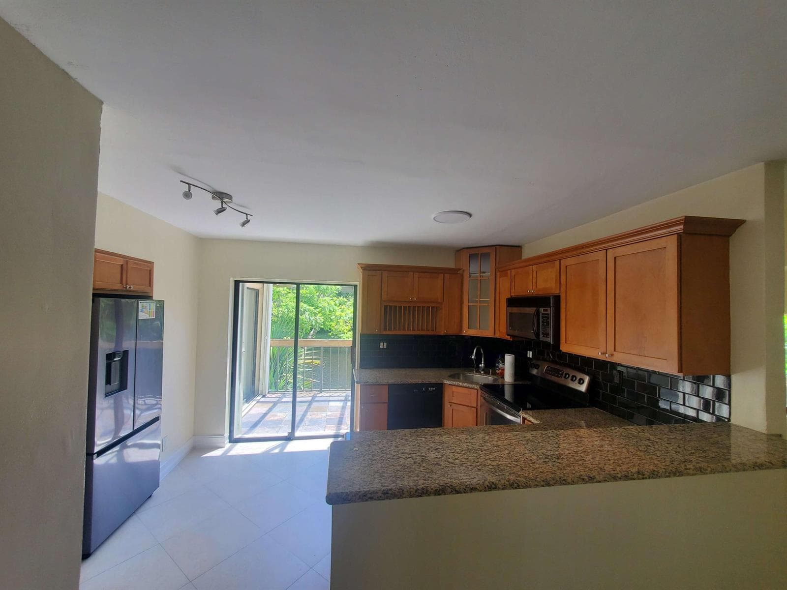 12 Wimbledon Lakes Drive # 250, Plantation, FL 33324 photo 3