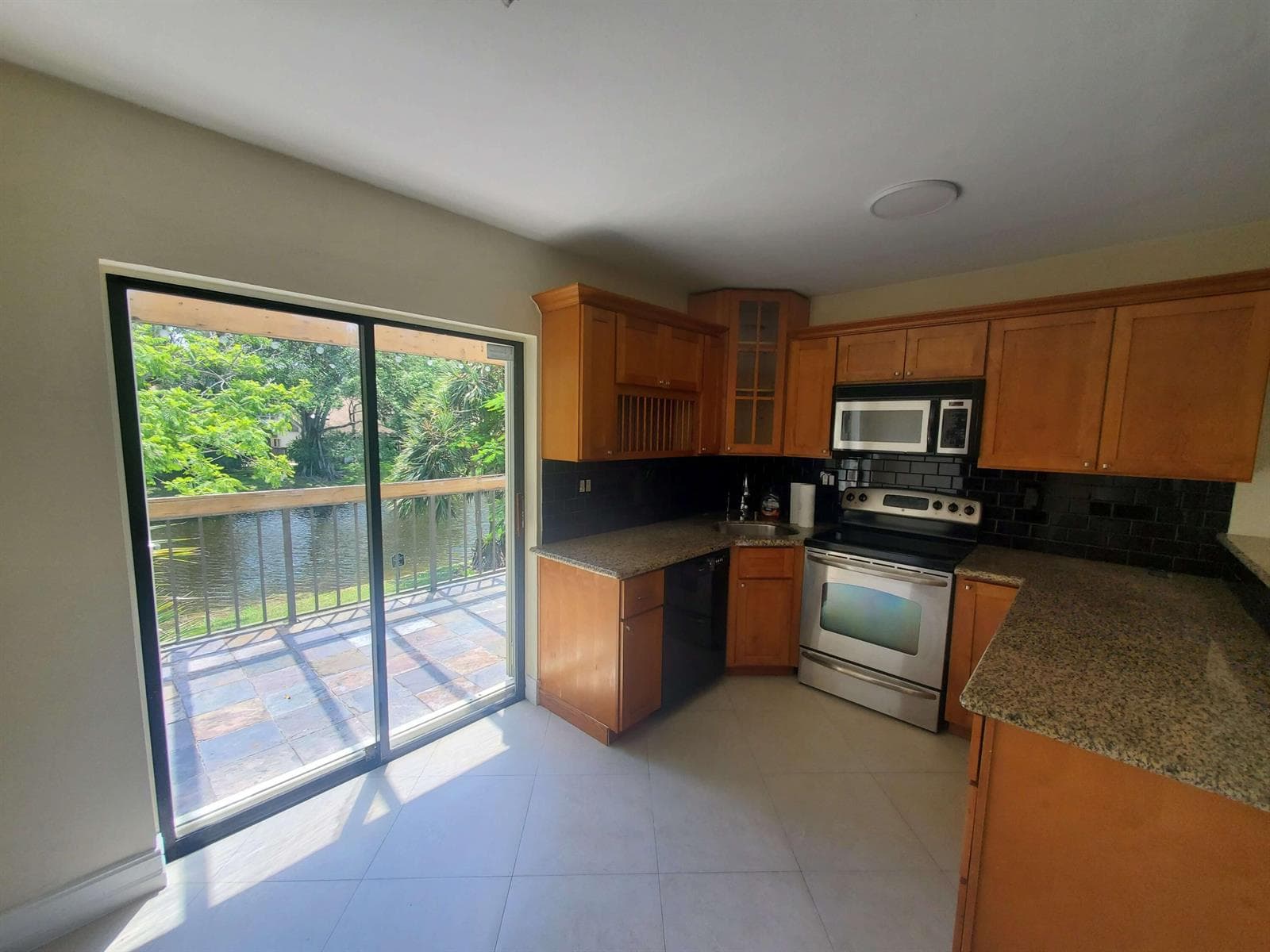 12 Wimbledon Lakes Drive # 250, Plantation, FL 33324 photo 4