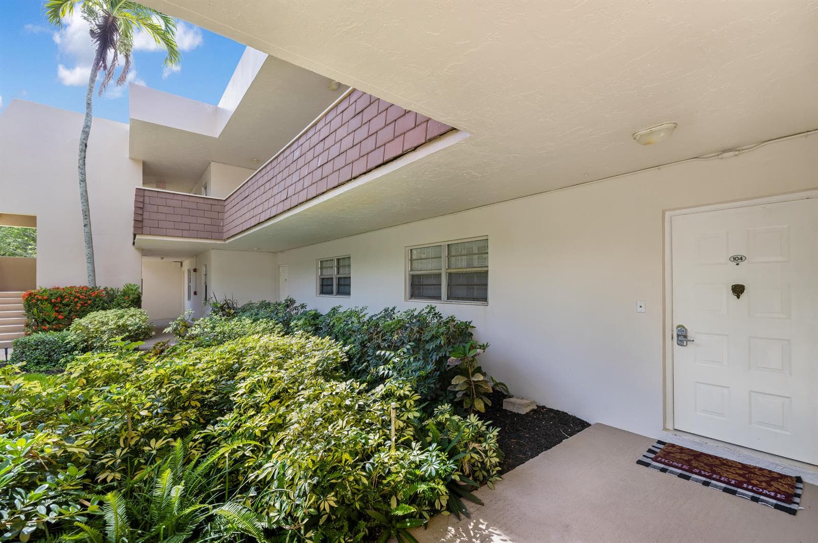 3621 Oaks Clubhouse Dr. Drive # 104, Pompano Beach, FL 33069