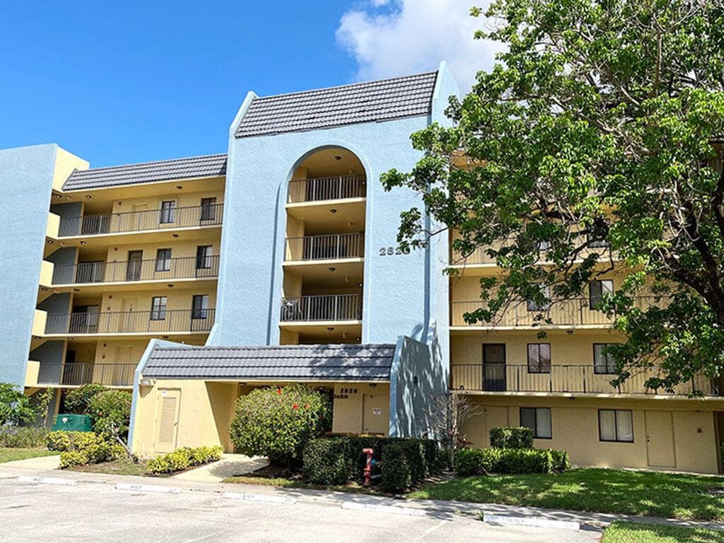 2828 Tennis Club Drive # 207, West Palm Beach, FL 33417 photo 2