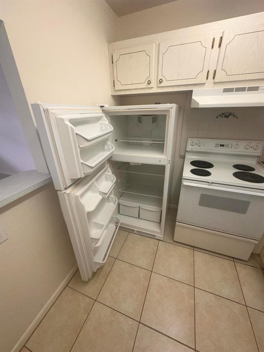 39 Cambridge B, West Palm Beach, FL 33417 photo 5